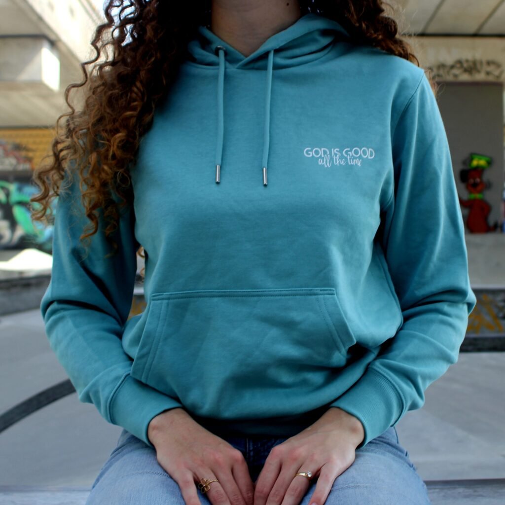 god is good hoodie verschijn