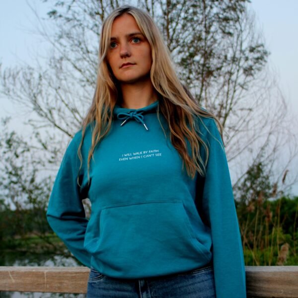 walk by faith christelijk sweater verschijn duurzame kleding3